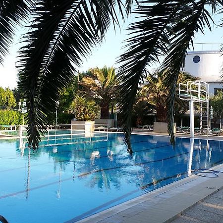 Hotel Cormoran Cattolica Exterior photo