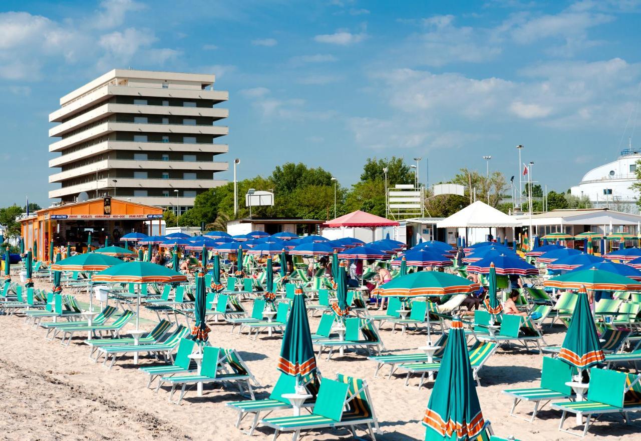 Hotel Cormoran Cattolica Exterior photo