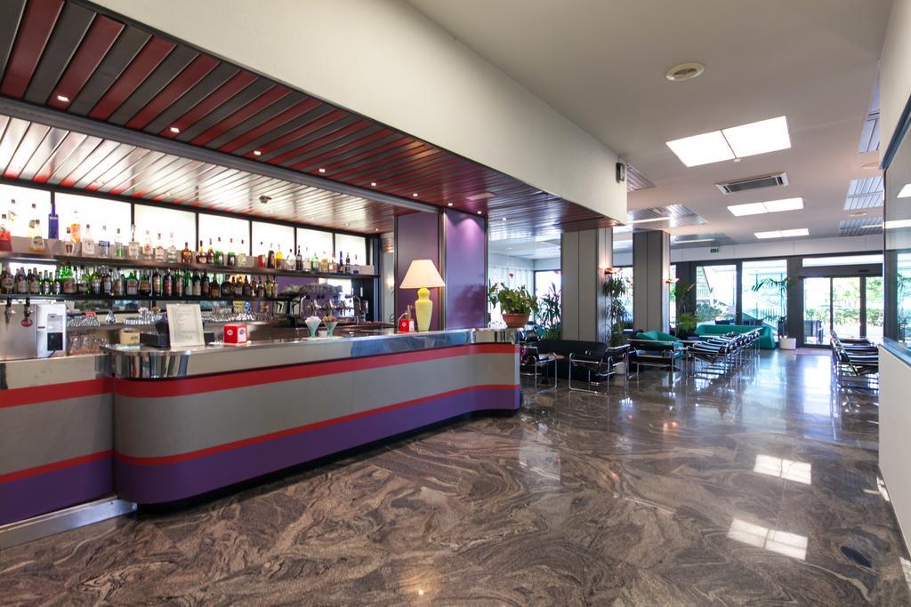 Hotel Cormoran Cattolica Exterior photo