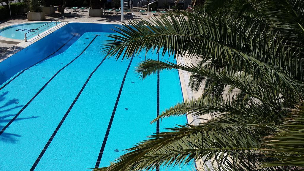 Hotel Cormoran Cattolica Exterior photo